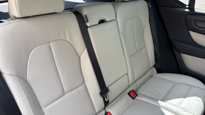 Volvo XC40 2.0 B3P Ultra Dark 5dr Auto Petrol Estate